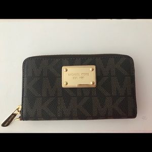 Michael Kors wallet/wristlet